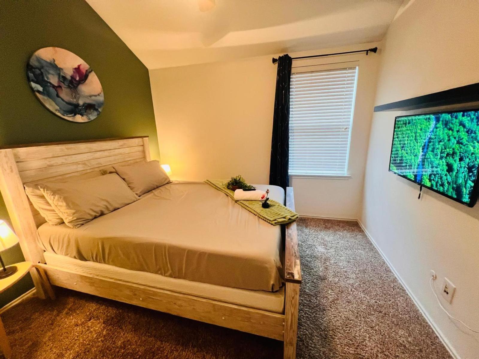 Work, Play & Stay King Bed With Foosball! Aubrey Dış mekan fotoğraf